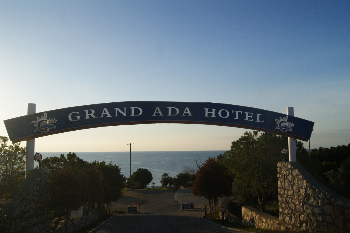 Grand Ada Hotel