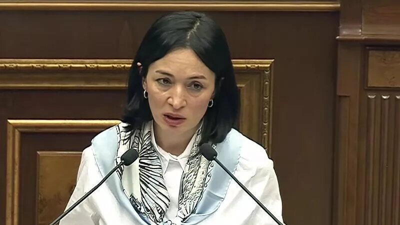 © Photo : press office of the Parliament of Armenia