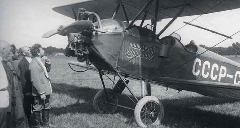 Передача самолёта «Подольский колхозник» на открытии аэроклуба в г. Подольске. - 19 августа 1933 г.