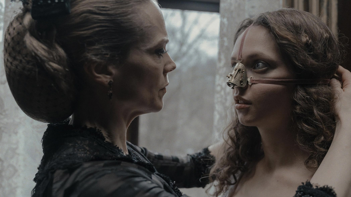 Кадр из фильма "Гадкая сестра"