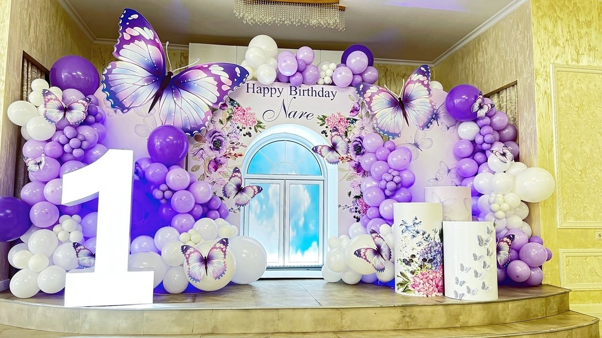 Фотозона на годик с бабочками 