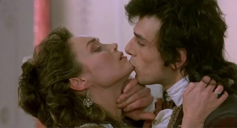 Роки был страстен и влюбчив и когда страсть достигала апогея,То Рикардо подключался и всё завершал.