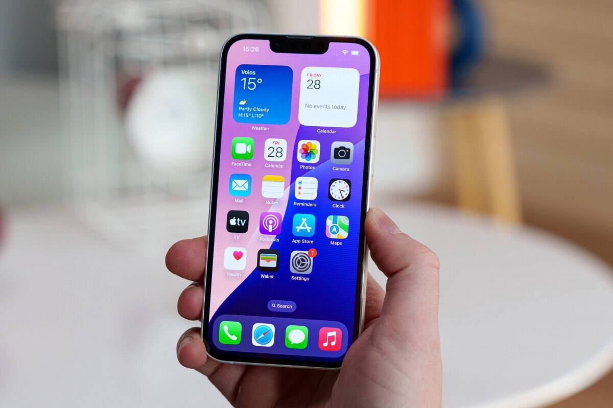    C фронтальной стороны новый iPhone похож на более старый iPhone / Фото: gsmarena.com