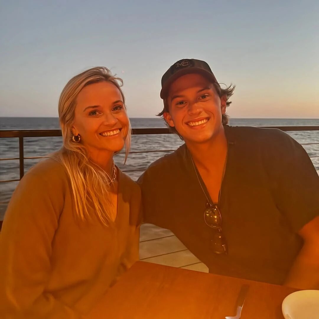 
Риз Уизерспун с сыном Диконом