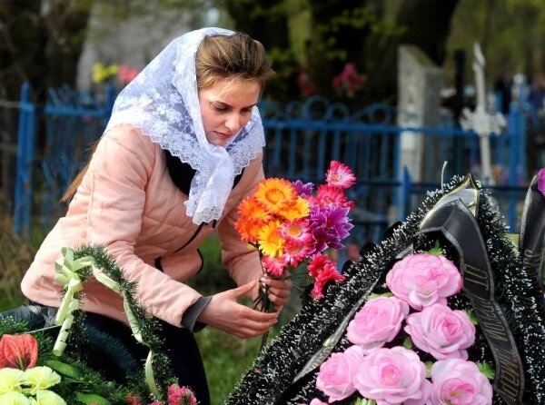 Радоница 29 апреля 2025: традиции поминовения, а также что нельзя делать на кладбище. Фото © ТАСС / Виктор Драчев