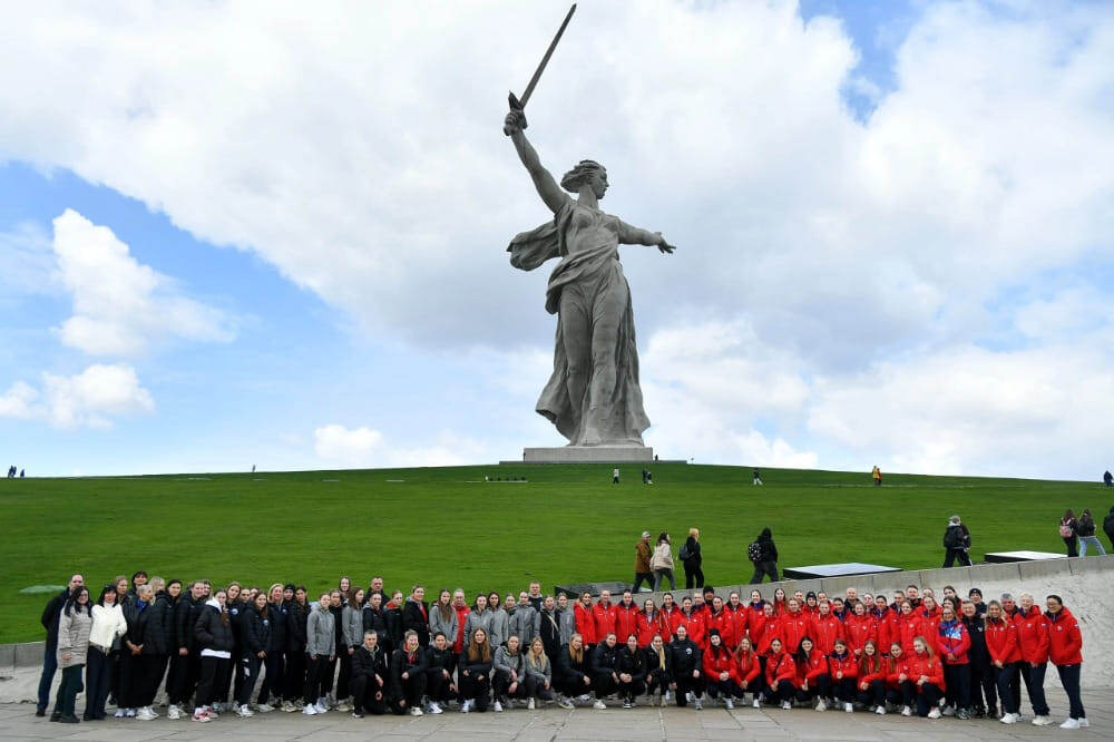    "Разве можно приехать в Волгоград и не сходить на Мамаев курган!"