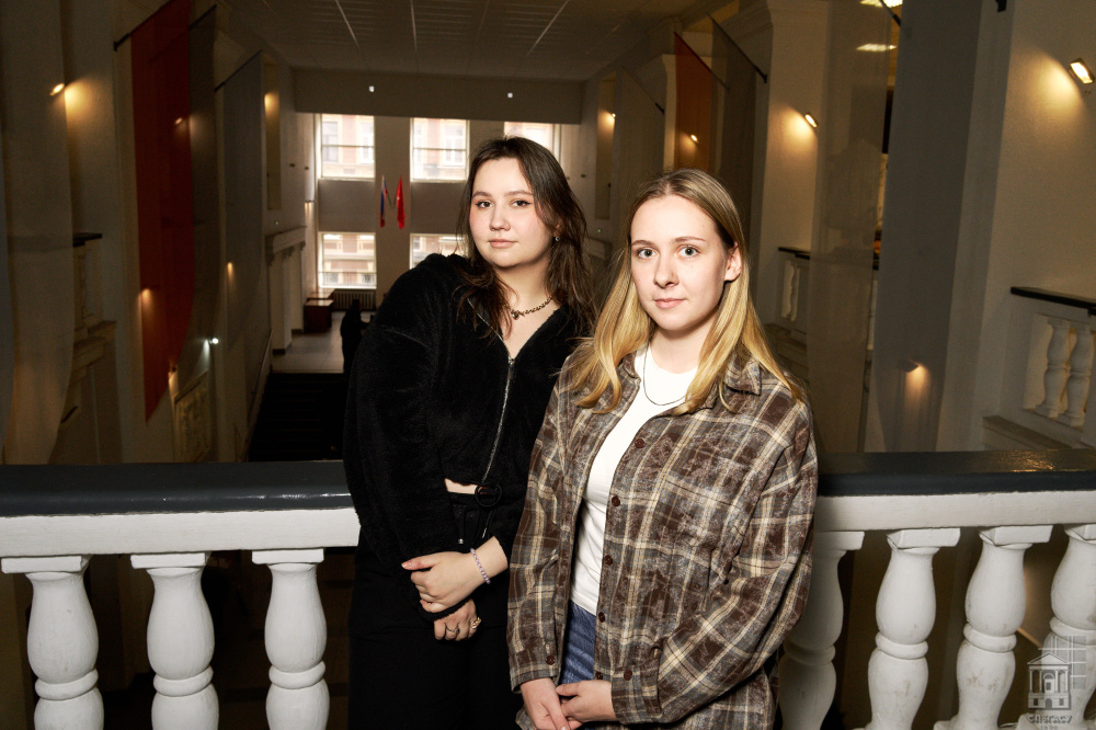 Александра Полянская и Анастасия Перлина, авторы проекта-победителя «Кировск: берег Невы за ТРК "Маяк"»