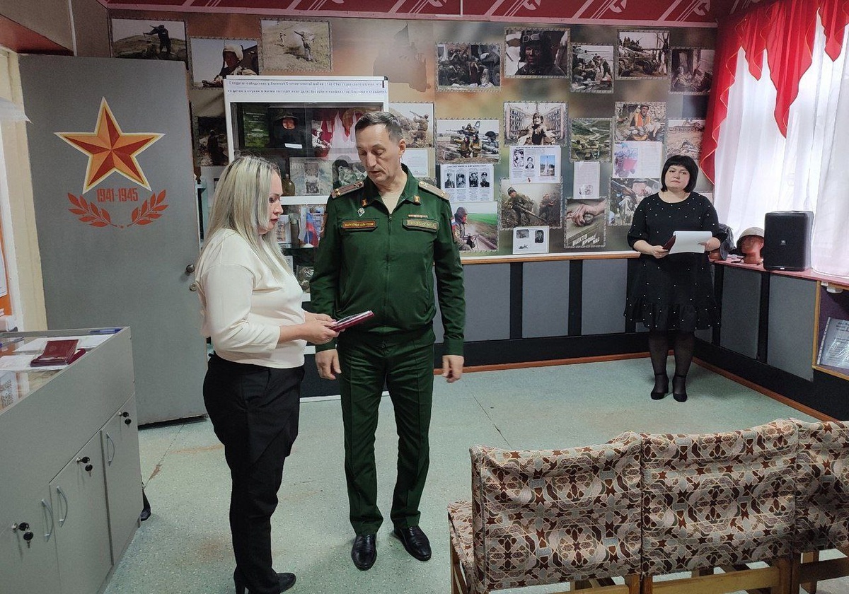  📷    В Кувандыке семьям павших бойцов СВО Султанова и Маркелова вручены госнаграды Марина Шарт