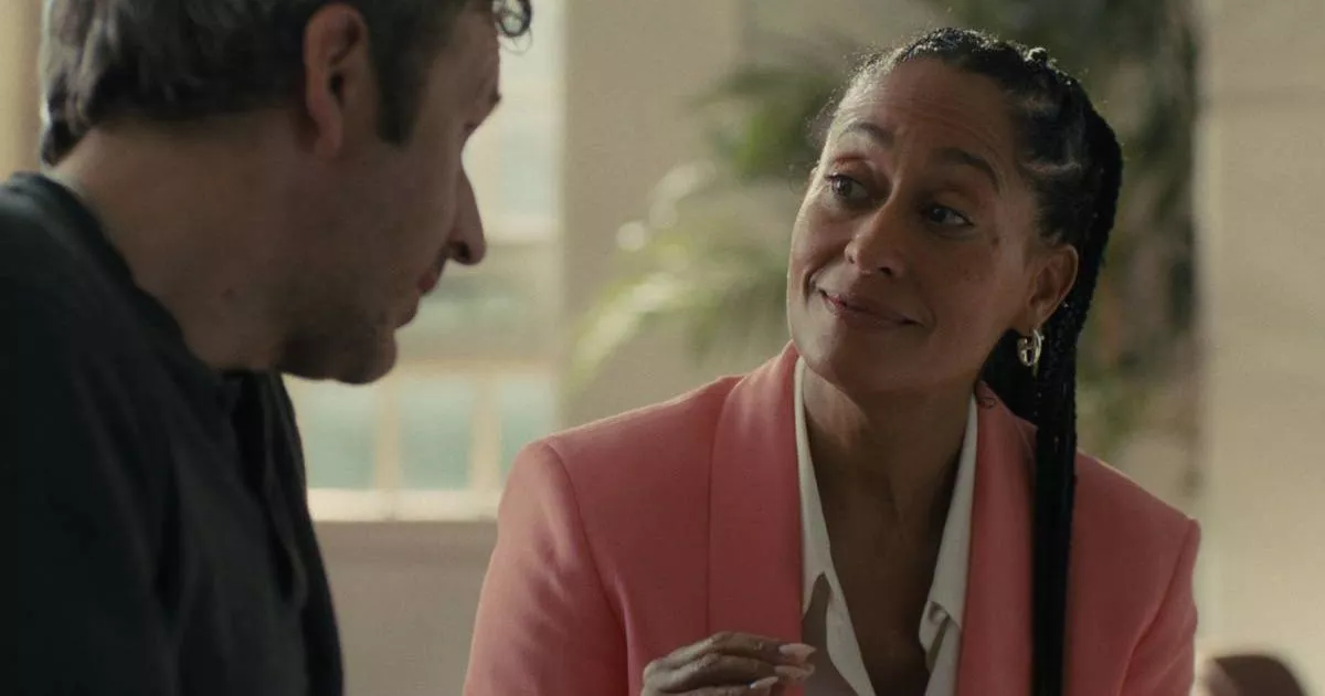 "Черное зеркало", 7 сезон, эпизод "Простые люди"