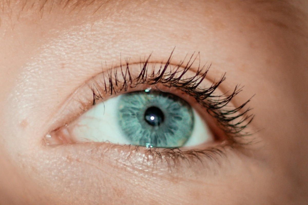     Почему могут выпадать ресницы и при чем тут весна: интересные факты!