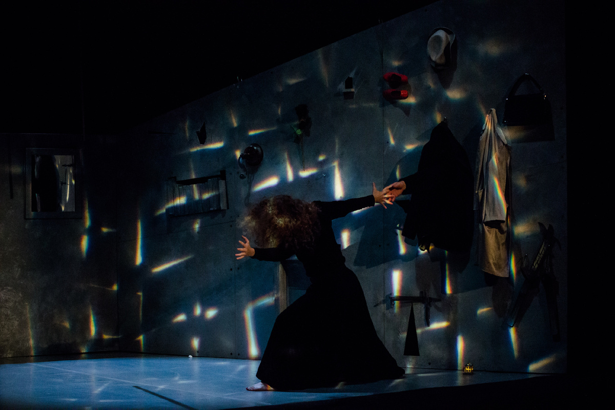 Фотографии спектаклей театра «Особняк»