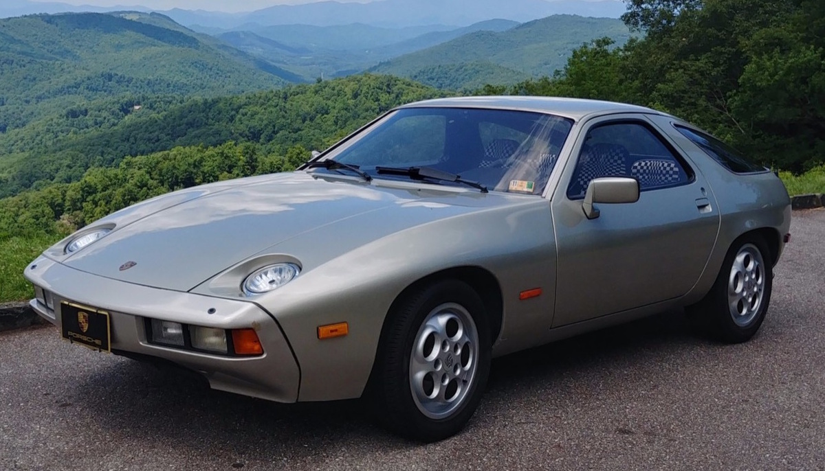 Porsche 928 первого выпуска 1978 год.