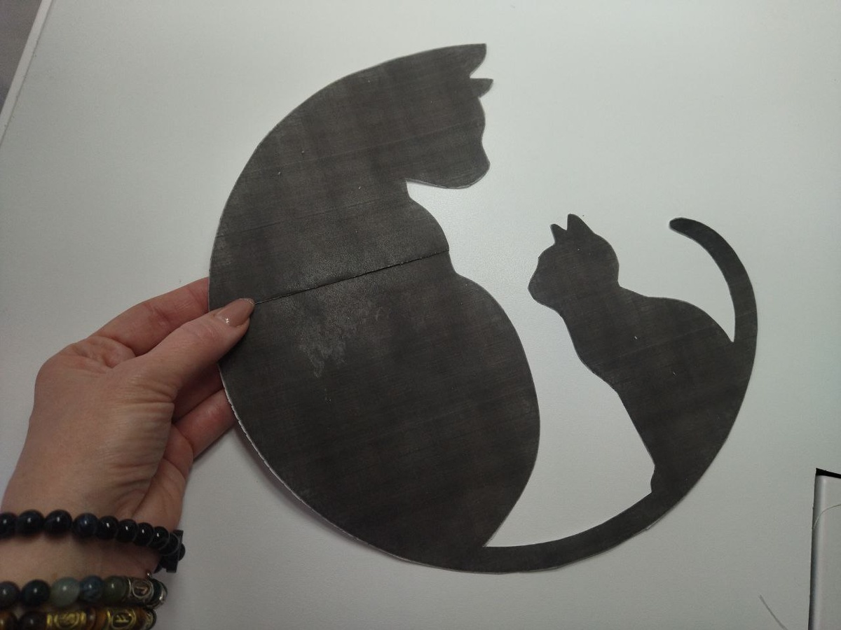 Кошка с котенком. Или кот?