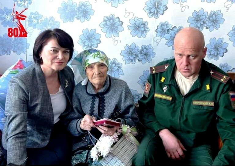    80 лет Победы. Жительнице Адамовского района Анне Костюковой вручили юбилейную медаль Марина Шарт