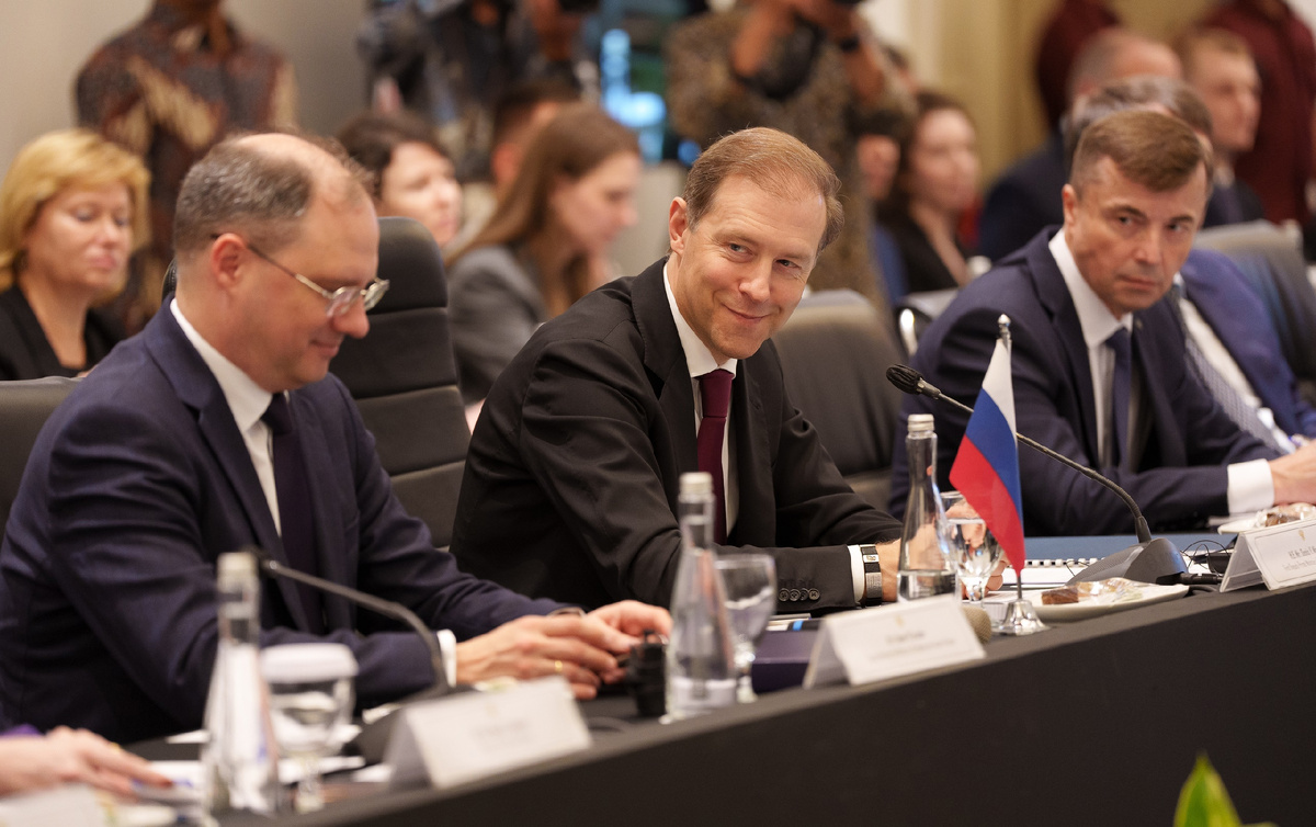 Валентиныч тоже метит в "двойники Путина". Почему? Об этом в конце.