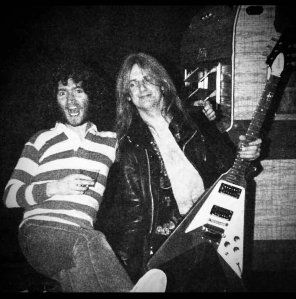 Бинкс слева и Кеннет Даунинг справа, 1979