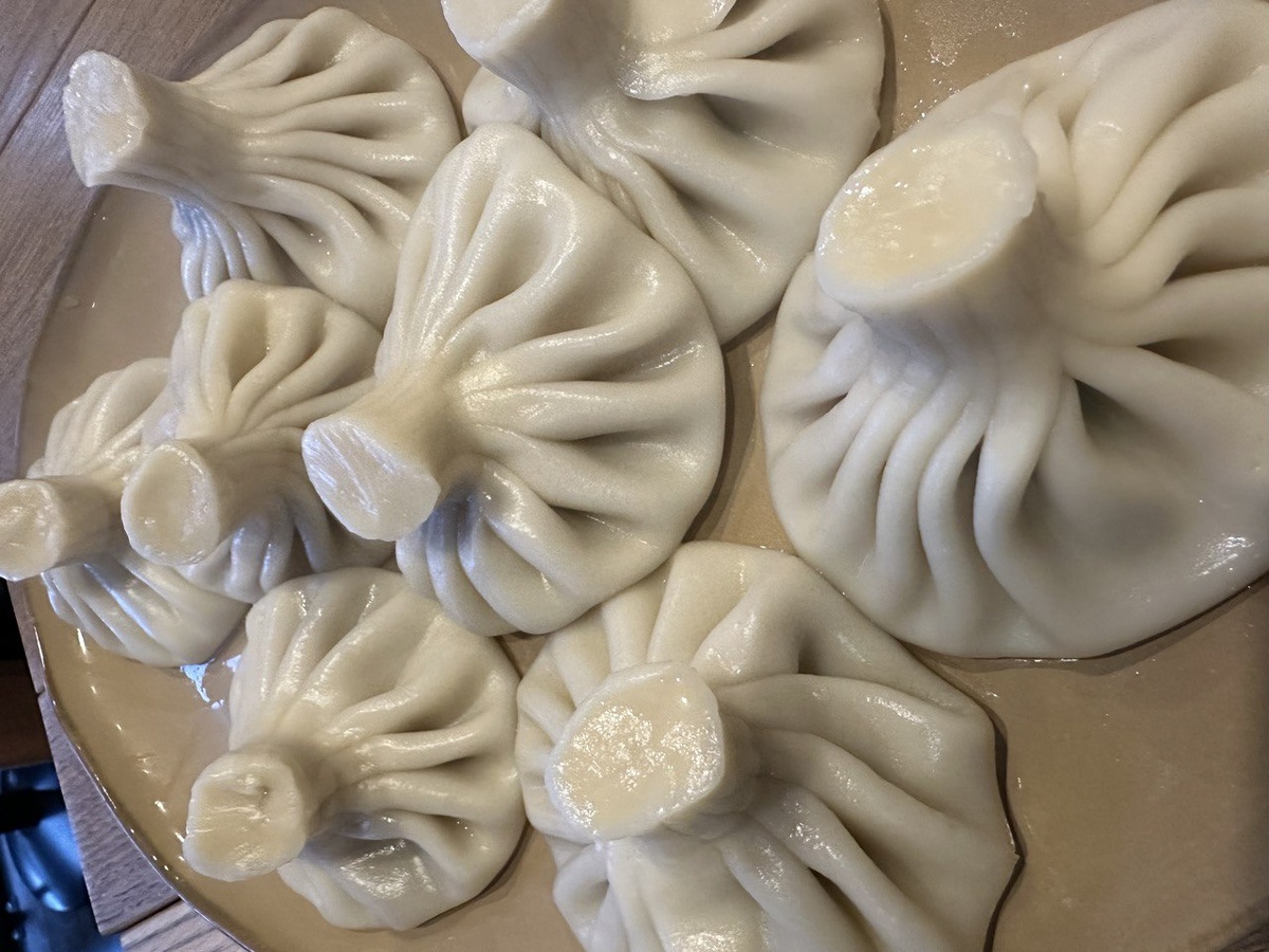 Я лично за хинкали - только к ним