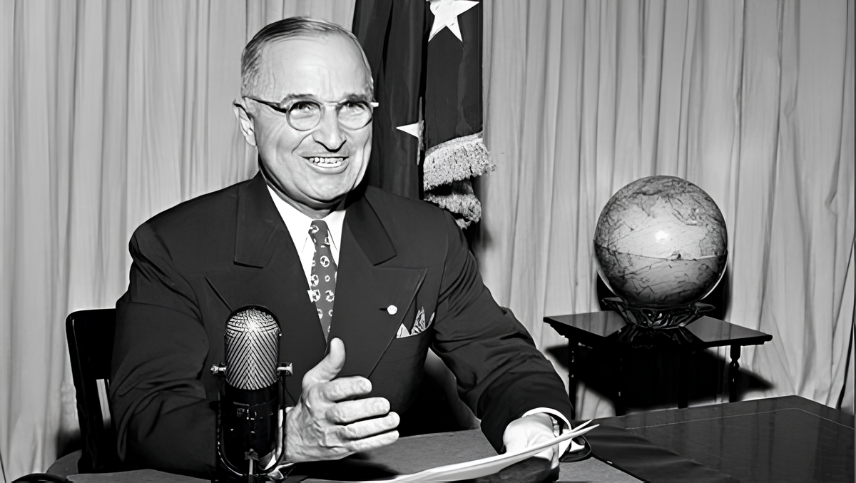 Гарри Трумэн — американский государственный и политический деятель, 33-й президент США (1945—1953)