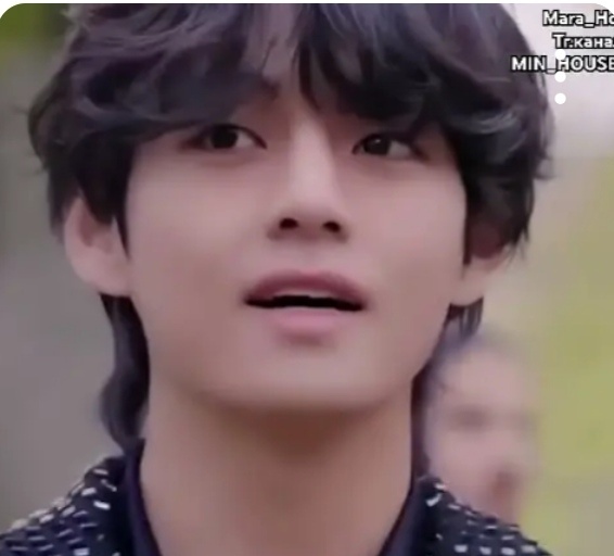 Любовь до кончиков волос и милого носа. Родинку заблюрили, ироды! 