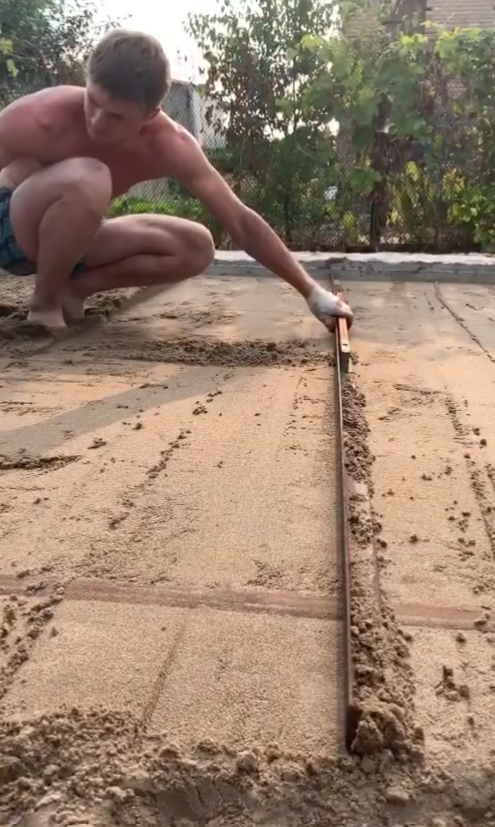 Два уголка как маяки, третий уголок как провило