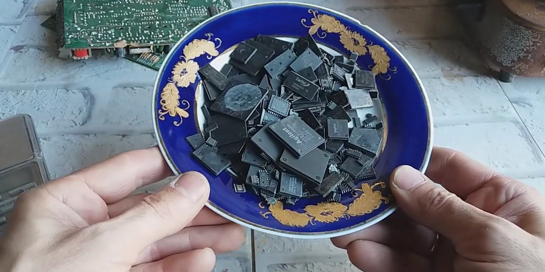 Как вытащить золото из чипов?