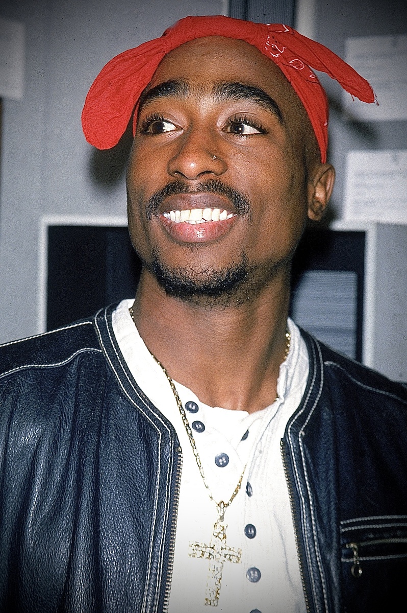 Тупак Шакур в чёрной кожаной куртке