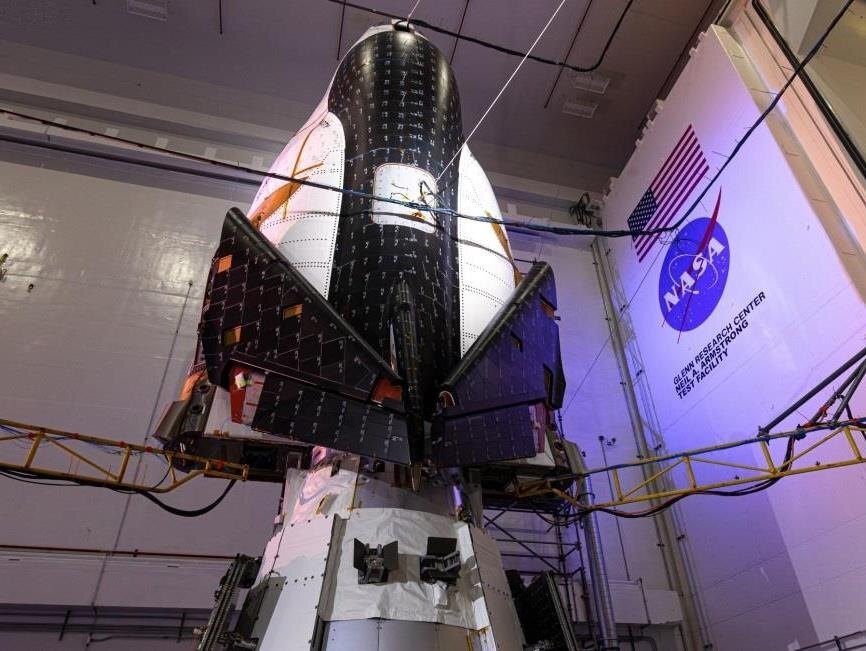 Корабль Dream Chaser в ангаре НАСА