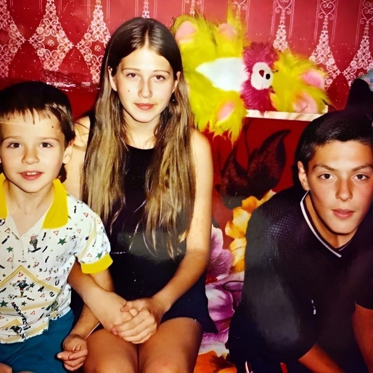 Карина Андоленко в детстве