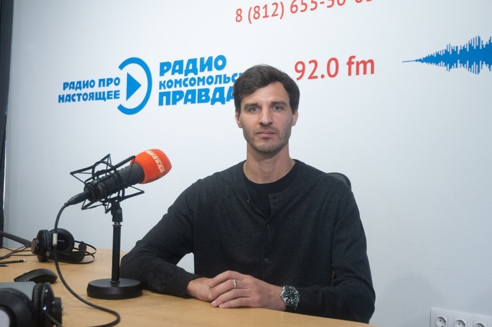    Александр Ерохин в студии Радио "Комсомольская правда в Петербурге". Алексей БУЛАТОВ