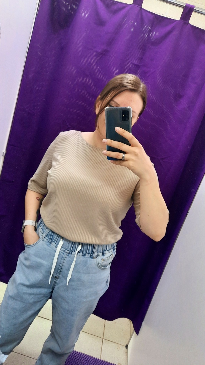 Футболка 236038581, джинсы 70171119