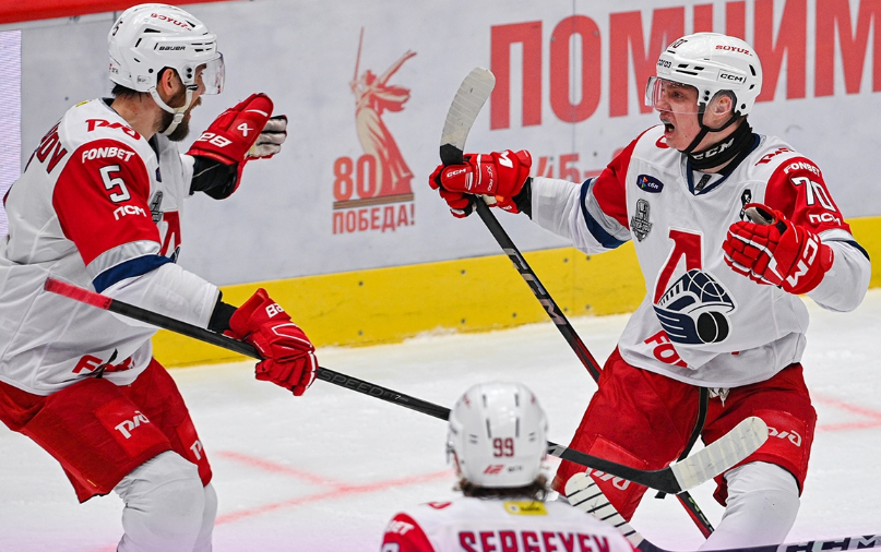 "Локомотив" уверенно победил в гостях "Авангард" и вернул себе преимущество домашней площадки в серии. Фото: КХЛ