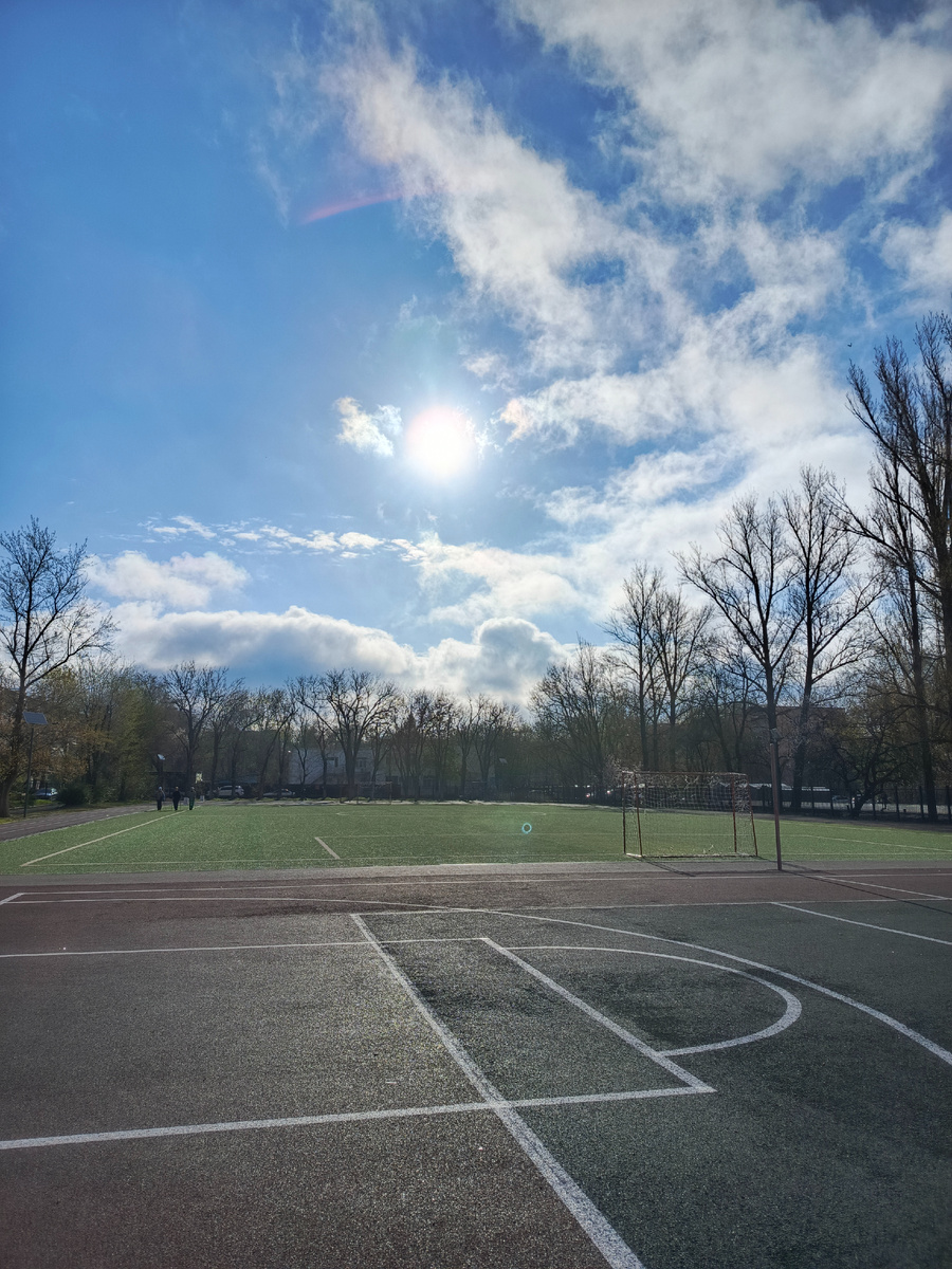 Весенний стадион