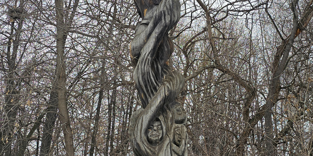 Зловещие "идолы" Екатеринбурга: история необычной достопримечательности