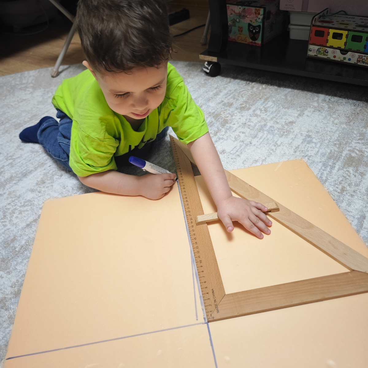 Прямой угол с помощью угольника