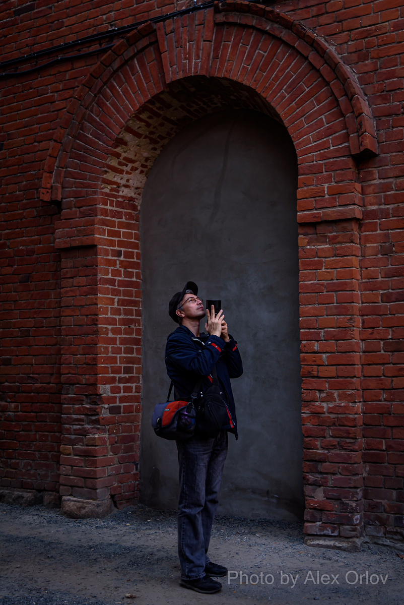 Первая локация. Стоило чуток пройти и повернуть за угол.