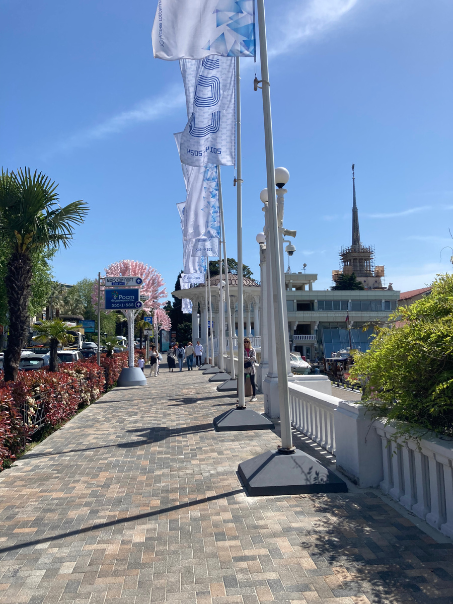 Сочи, набережная рядом с морским вокзалом, 2024
