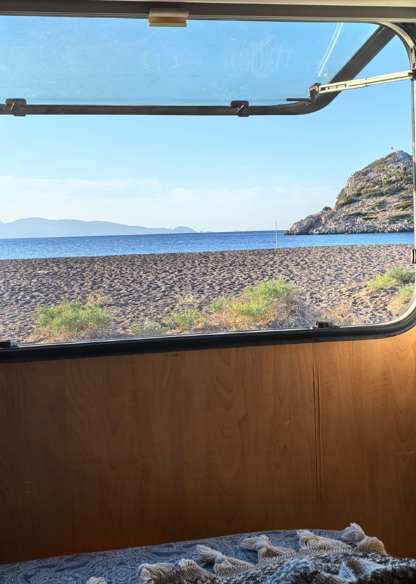 Моя любимая рубрика: "Вид с подушки") 