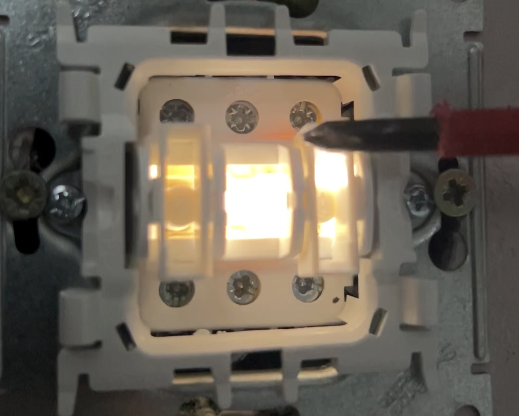 Дуговой пробой при включении выключателя, нагрузка 58 ватт 24 вольта LED лента 4 метра.