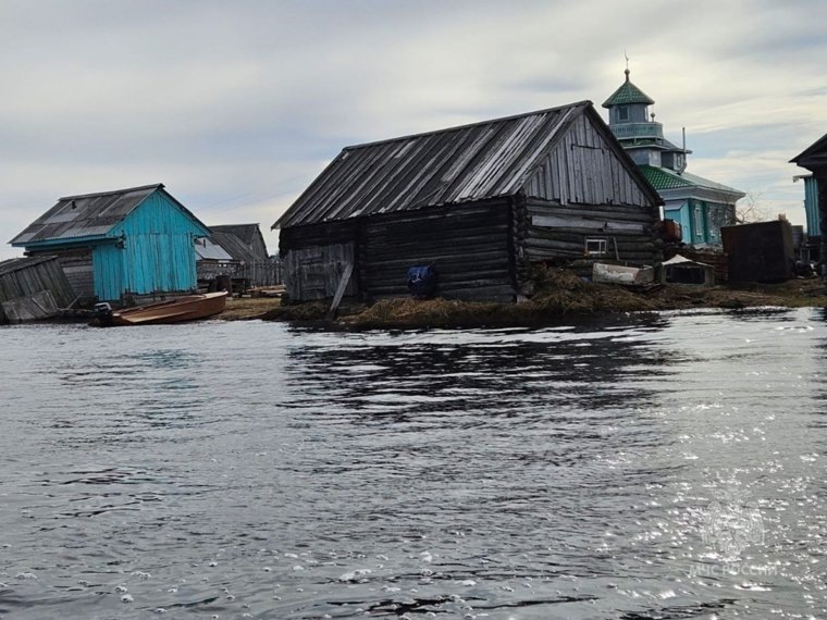 От талых вод в деревне Ачиры Тобольского района пострадали 11 жилых домов
Фото: telegram-кана МЧС России по Тюменской области
