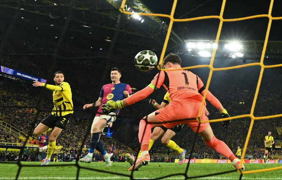 В матче "Боруссия" - "Барселона" все четыре гола забили дортмундцы, включая один - в свои ворота. Фото: УЕФА