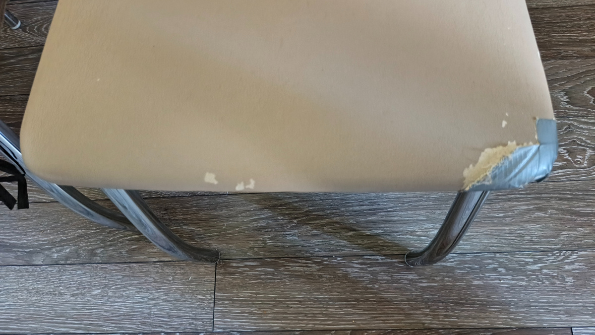 Так выглядит один из моих стульев, на котором обычно сижу я.