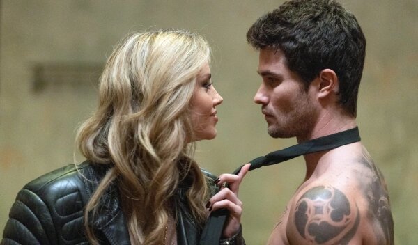 Фото © Кадр из фильма «Парни с тату. Прямо в сердце». Режиссёр Ник Кассаветис, сценарист Шэрон Сакс, Джей Крауновер / Kinopoiskatomic:embed 2
