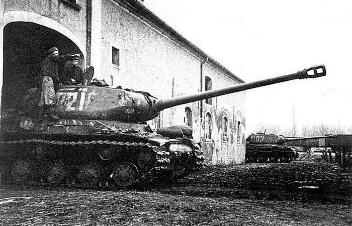 Как прошла и чем закончилась единственная подтверждённая встреча танков ИС-2 и «Королевский тигр»