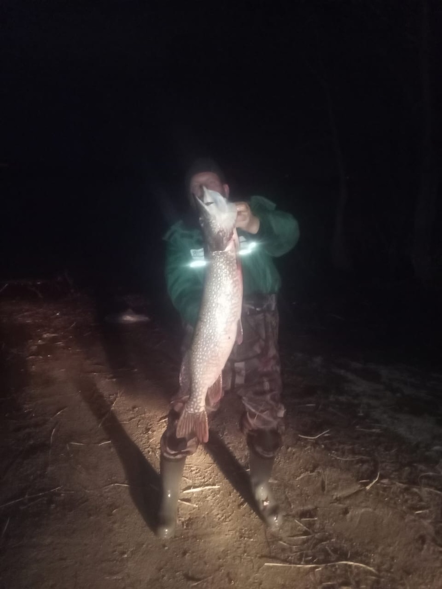 Этот рыбак задобрил водяного.