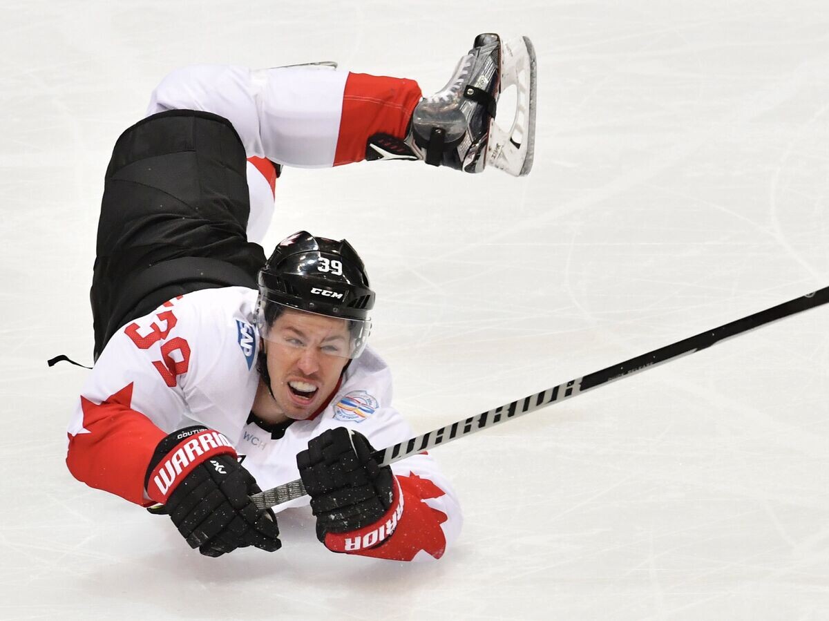    Нападающий сборной Канады Логан Кутюр© РИА Новости / Алексей Куденко