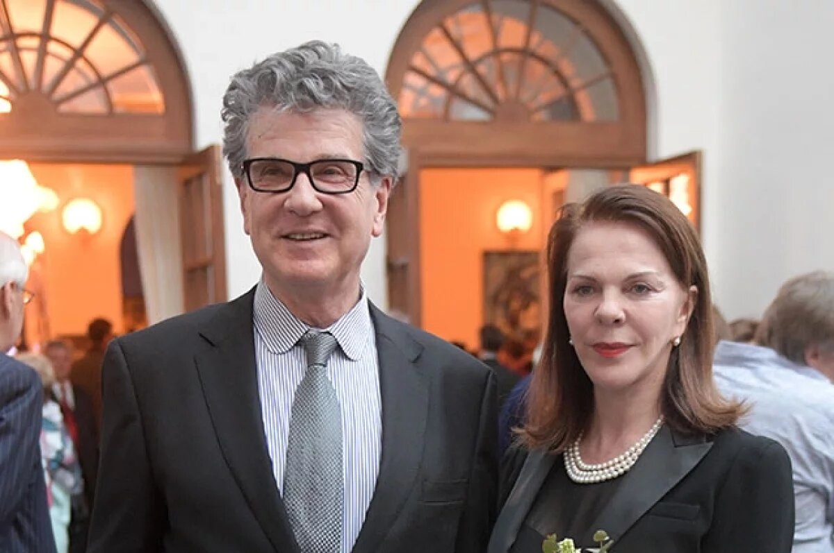    Супруга Игоря Костолевского Консуэло любит, чтобы в России ее называли Дусей.