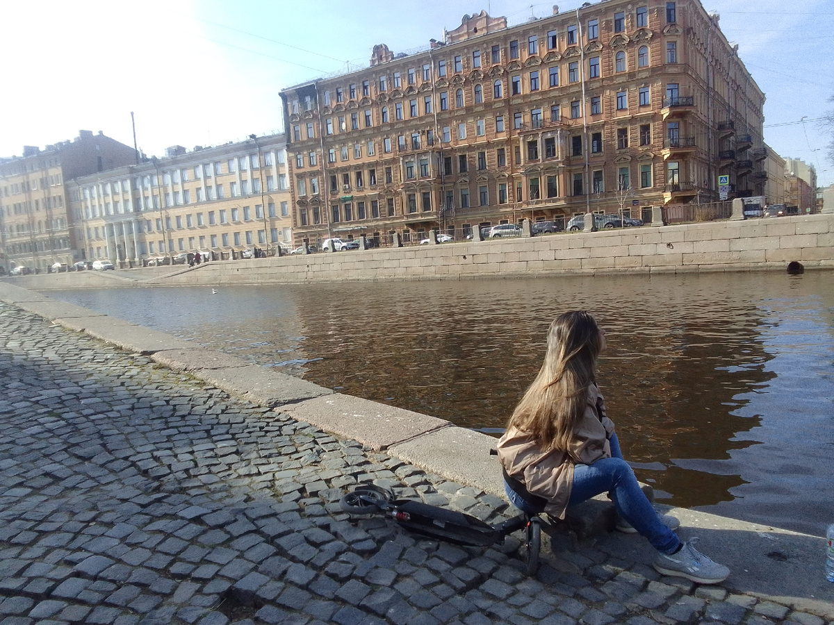 Всем здравствуйте👋 Я Катрин и мне 37 лет. В 2008 году переехала из Калининграда в Санкт-Петербург на ПМЖ. С тех пор живу в коммунальной квартире. И имею цель выехать из неё. Плачу ипотеку на вторую комнату. Любишь каналы лайфстайл? Подписывайся и добро пожаловать🤝