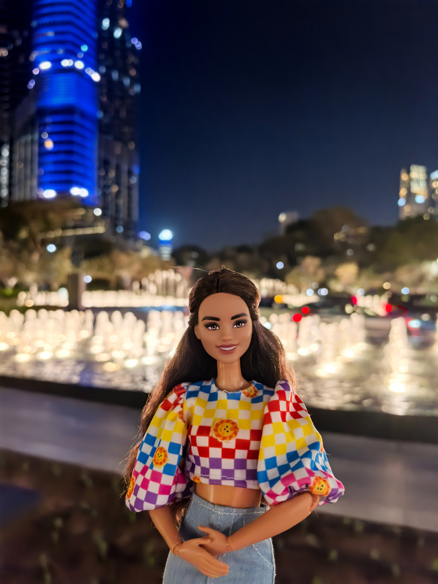 Вышли к фонтану