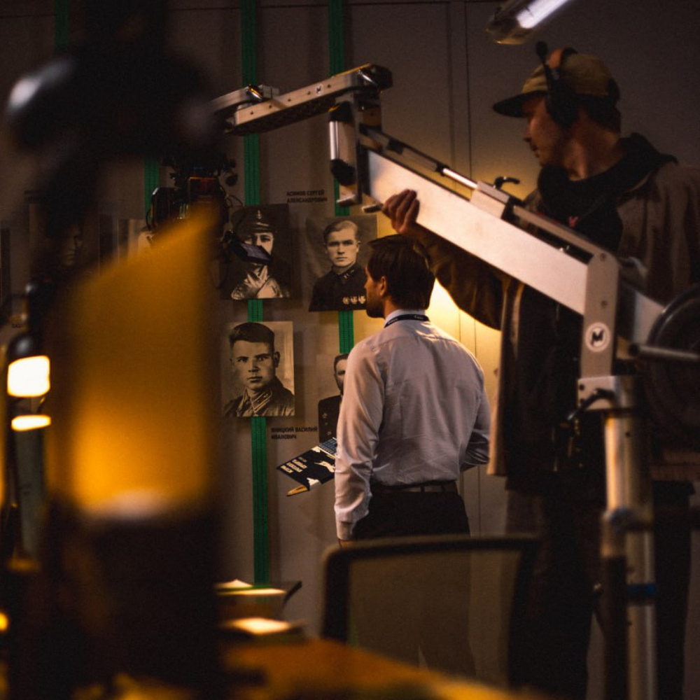 Стали известны подробности предстоящего художественного фильма в честь столетия аэропорта Иркутска. В пресс-службе воздушных ворот города рассказали, что режиссером выступит Дамир Мифтахов, известный по работе с франшизой «Елки». Он снимал десятую часть серии.