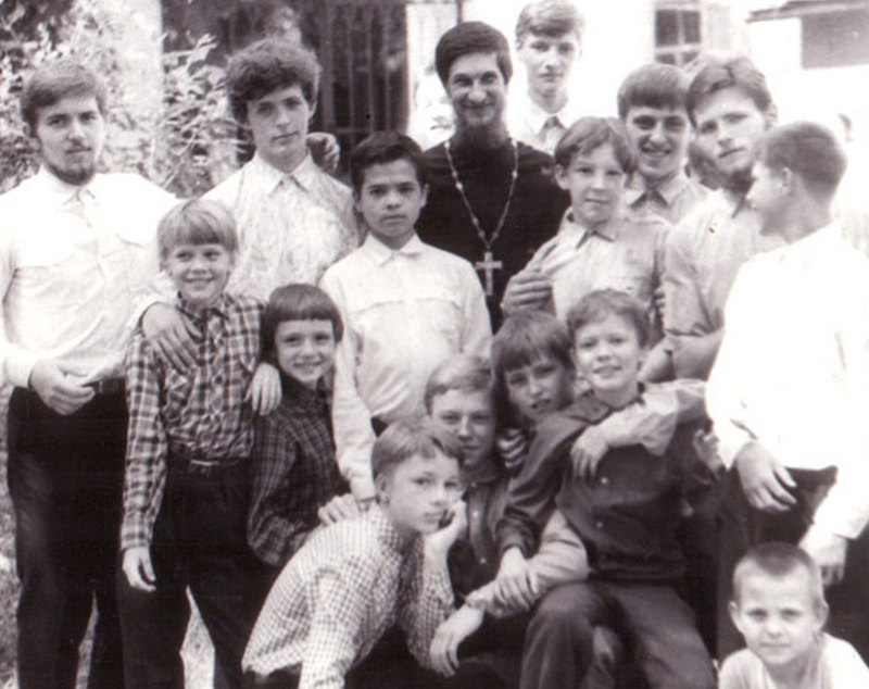 Одна из немногих прижизненных фотографий отца Григория (в центре)
Источник: pravoslavie.ru